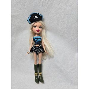 MGA 2005 BRATZ Soccer Cloe With Treasures Pirate Outfit